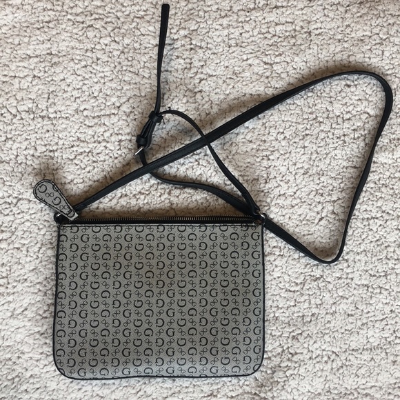 Guess crossbody purse, NWOT - Picture 3 of 9